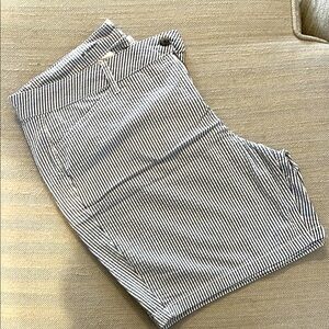 St. John’s Bay ShortsGrayish/blue seersucker 8” inseam  EUC 16W